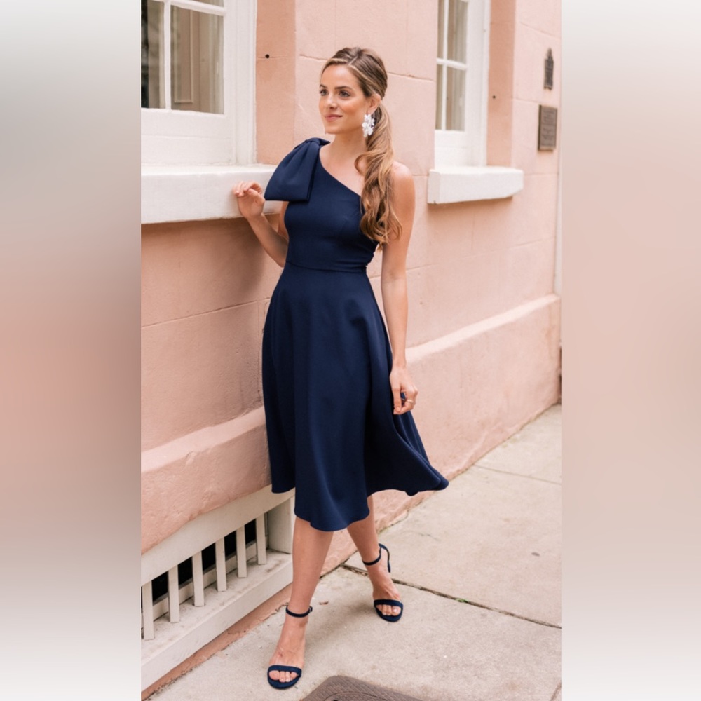 Gal Meets Glam Yvonne Dream Crepe One-Shoulder Bow Dress in Navy, 14